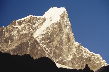 Téléchargez les photos : Lever du soleil sur Tawache, 6367 mètres, à partir de Dingboche, 4360mètres, région du mont Everest, Népal - en image libre de droit