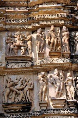 Maithuna Paar im Visvanatha Tempel Khajuraho madhya pradesh Indien Asien