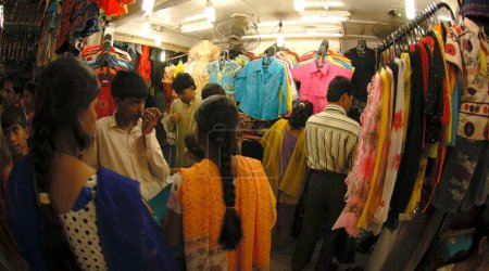 Foto de Tienda de prendas confeccionadas, India - Imagen libre de derechos