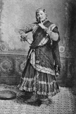 Foto de Vieja foto vintage de Dancing Girl in Dancing Attitude India - Imagen libre de derechos