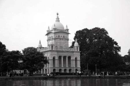 Téléchargez les photos : Belur Math siège de Ramakrishna Mission fondée par le philosophe Vivekananda sur la rive de la rivière HooGrosso modo ; Calcutta maintenant Kolkata ; Bengale occidental ; Inde - en image libre de droit