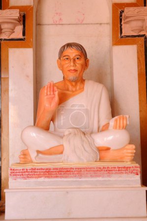 Statue de moine jaïn dans le temple jaïn ; Kutch ; Gujarat ; Inde