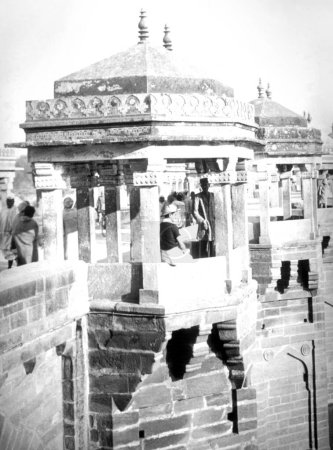 Téléchargez les photos : Vieille lanterne vintage toboggan de pont shahi, jaunpur, uttar pradesh, Inde, Asie - en image libre de droit