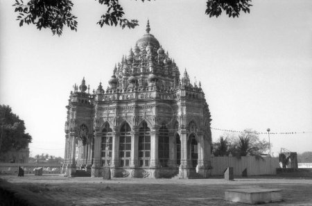 Téléchargez les photos : Vieille lanterne vintage toboggan de Bahauddin Makbara khan tombeau, junagadh, Gujarat, Inde, Asie années 1900 - en image libre de droit