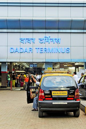 Téléchargez les photos : Dadar Railway Station Terminus road entrance, Mumbai, Maharashtra, Inde, Asie - en image libre de droit