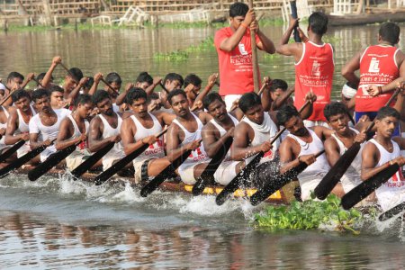 Téléchargez les photos : Course de bateaux serpents sur le lac punnamada ; Alleppey ; Alappuzha ; Kerala ; Inde NOMR - en image libre de droit