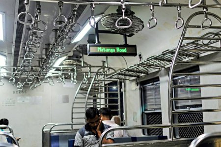 Téléchargez les photos : Indicateur en train à la gare Matunga Road, Mumbai, Maharashtra, Inde, Asie - en image libre de droit