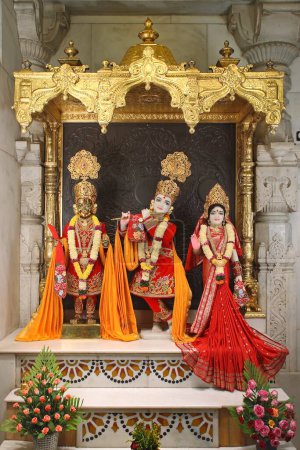Téléchargez les photos : Statue du seigneur Harikrishna Maharaj et Radha krishna ; BAPS ; Temple swaminarayen ; Dadar ; Bombay Mumbai ; Maharashtra ; Inde - en image libre de droit