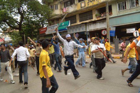Foto de Protesta de la comunidad sij contra el despido de guardaespaldas del jefe de dera saccha sauda ram rahim en Mulund en Bombay Mumbai, Maharashtra, India - Imagen libre de derechos