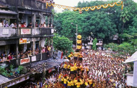 Foto de Janmashtmi celebración, multitud en la calle, India - Imagen libre de derechos
