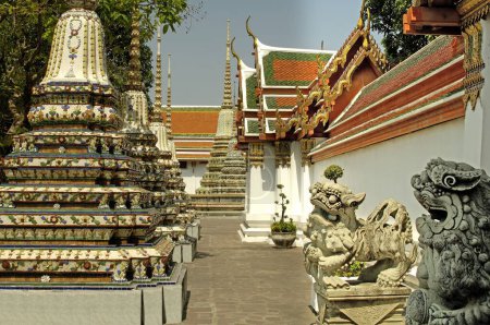 Téléchargez les photos : Wat Phra Chetuphon monastère King Rama one Chakri dynastie 16ème siècle plus grand temple en Thaïlande ; Pagodas ; Thaïlande ; Asie du Sud-Est - en image libre de droit