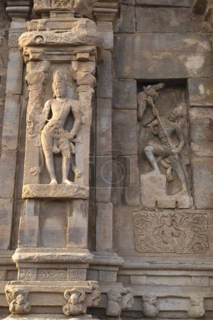 Foto de UNESCO Patrimonio de la Humanidad; Señor Shiva y Anthakasura Samkaramurthy escultura en Virupaksha templo es la arquitectura Dravidian construido por la reina Lokamahadevi ocho siglo en Pattadakal; Karnataka; India - Imagen libre de derechos