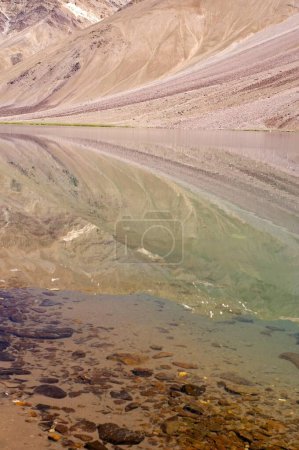 Resumen Agua del lago Chandratal; Himachal Pradesh; India