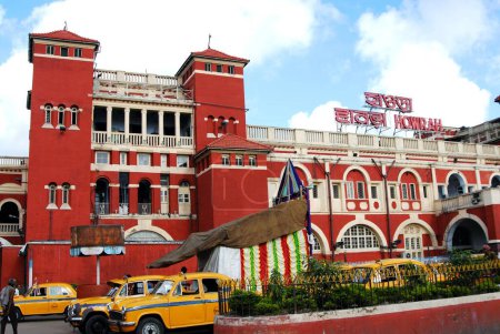 Téléchargez les photos : Gare de Howrah à Calcutta ; Bengale-Occidental ; Inde - en image libre de droit