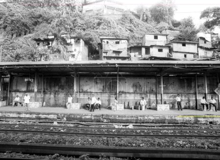 Foto de Dockyard road railway station ; Bombay Mumbai ; Maharashtra ; India - Imagen libre de derechos