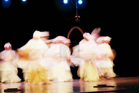 Téléchargez les photos : Danseuse folklorique indienne de Ghanakanta Bora, interprétant une SATTRIYA Assamese Dance en solo, Assam, Inde - en image libre de droit