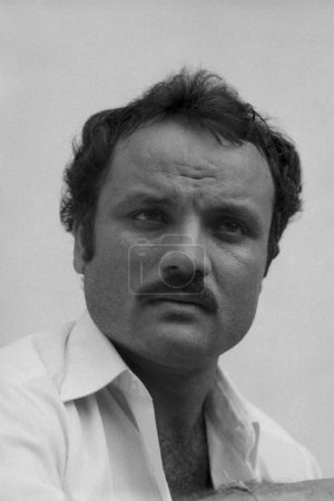 Téléchargez les photos : Vieux millésime indien années 1980 noir et blanc bollywood cinéma hindi film acteur, Inde, Arun Bakshi, acteur indien - en image libre de droit