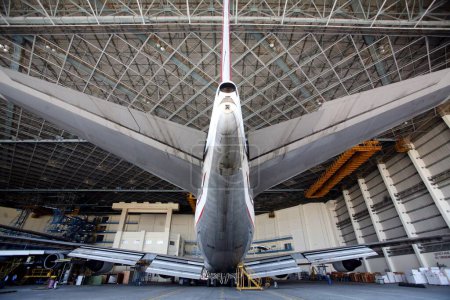 Foto de Boeing 747-400 estacionado para mantenimiento y reparación en la percha con sede en el aeropuerto internacional de Chhatrapati Shivaji o el aeropuerto internacional de Sahar, Bombay Mumbai, Maharashtra, India - Imagen libre de derechos
