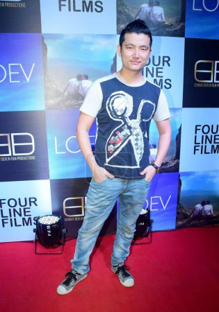 Téléchargez les photos : Meiyang Chang, acteur indien, animateur de télévision, chanteur, dentiste, lancement du film Loev, Mumbai, Inde, 3 mai 2017 - en image libre de droit