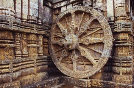 Téléchargez les photos : Roue du temple solaire de Konarak Monument du patrimoine mondial, Konarak, Orissa, Inde - en image libre de droit