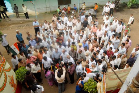 Photo for Textile mill workers greet Nationalist Congress Party NCP leader during the salary arrears distribution ceremony, Bombay now Mumbai, Maharashtra, India - Royalty Free Image