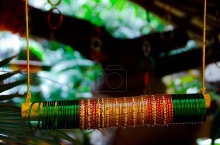 Foto de Tradicional colorido brazaletes boda evento jodhpur rajasthan - Imagen libre de derechos