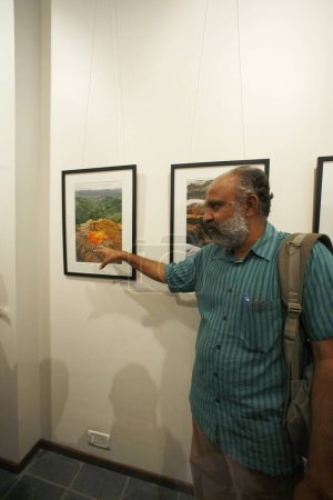 Foto de Exposición de fotos abarrotadas, India - Imagen libre de derechos