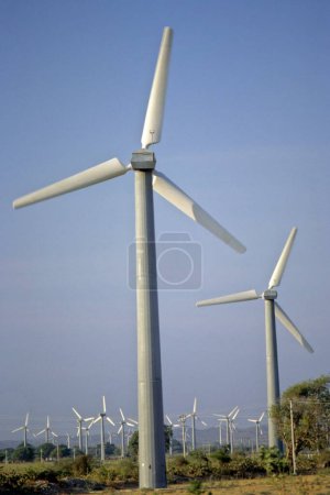Foto de Generación de energía del molino de viento, dhank, gujrat, india - Imagen libre de derechos