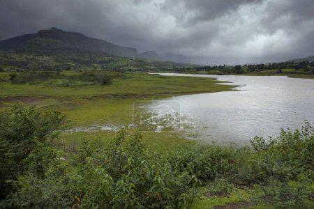 Lago Malshej ghat Pune Maharashtra India Asia