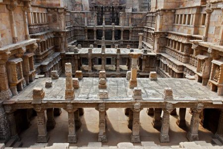 Téléchargez les photos : Rani ki vav ; step well ; stone carving ; Patan ; Gujarat ; India - en image libre de droit