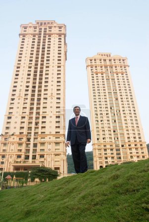 Foto de Famoso constructor Niranjan Hiranandani en su complejo Powai, Bombay ahora Mumbai, Maharashtra, India - Imagen libre de derechos