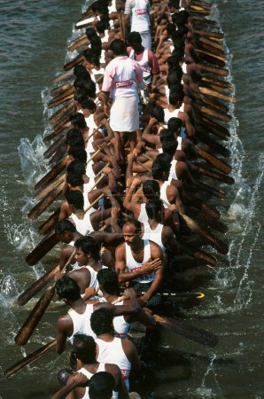 Téléchargez les photos : Nehru Boat Race Festivals, Snake Boat Race, Peyipad jalostavam pour Haripad Subramanya Temple, alappuzha, Kerala, Inde - en image libre de droit