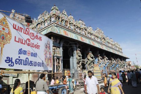 Téléchargez les photos : Subrahmanya Swami temple vue de la rue ; Tirupparankundram ; Tamil Nadu ; Inde - en image libre de droit