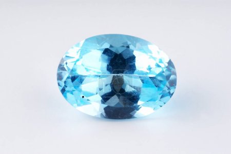 Téléchargez les photos : Topaze bleue, pierre semi-précieuse - en image libre de droit