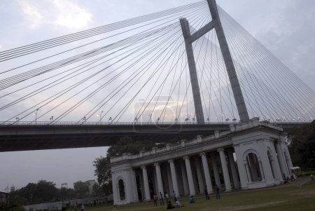 Foto de Vidyasagar Setu Un segundo puente sobre el río Hooghly es una de las últimas atracciones de la ciudad; Calcuta; Bengala Occidental; India - Imagen libre de derechos