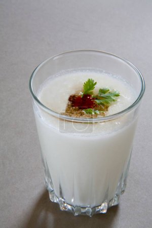 Téléchargez les photos : Butter milk masala chaas made from full cream milk into yogurt home or dairy product , India - en image libre de droit