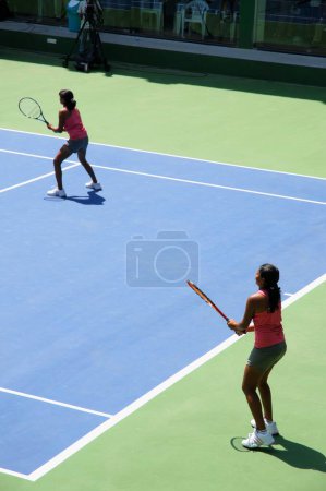 Téléchargez les photos : Joueurs de tennis indiens rashmi teltumbde et tanvi shah jouer, Pune, Maharashtra, Inde 14-Octobre-2008 - en image libre de droit