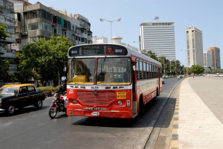 Téléchargez les photos : Bus urbain au point Nariman ; Bombay Mumbai ; Maharashtra ; Inde - en image libre de droit
