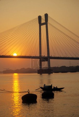 Téléchargez les photos : Vidyasagar Setu (New Howrah Bridge) au-dessus de Hoogly River ; Calcutta ; Bengale occidental ; Inde - en image libre de droit