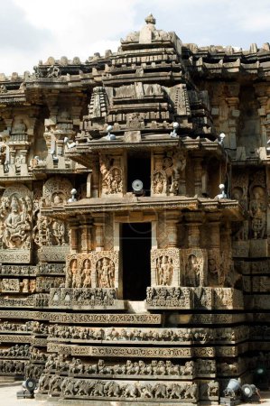 Téléchargez les photos : Sanctuaire du temple hoysaleswara ; Halebid Halebidu ; Hassan ; Karnataka ; Inde - en image libre de droit