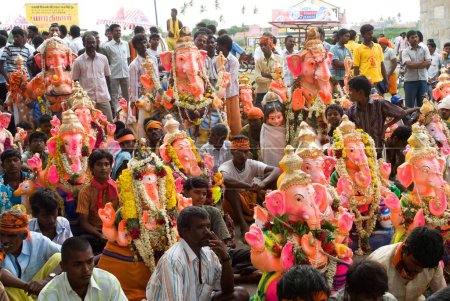 Foto de Ídolos de lord ganesh en el festival de ganpati, Dharapuram, Tamil Nadu, India 2009 - Imagen libre de derechos