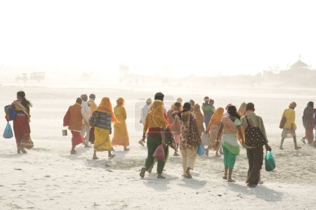 Foto de Peregrinos a orillas del río Yamuna, uttar pradesh, India, Asia - Imagen libre de derechos