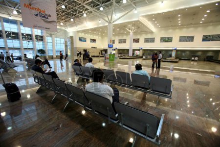 Téléchargez les photos : Réception améliorée avec coin salon au terminal international de l'aéroport Chhatrapati Shivaji Maharaj ; Bombay Mumbai ; Maharashtra ; Inde - en image libre de droit