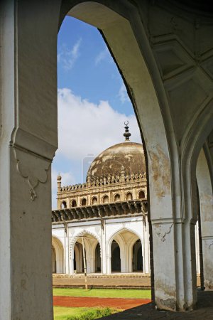 Arquitectura islámica Jama Masjid construida por Ali Adil Shas I en 1557-80; Bijapur; Karnataka; India