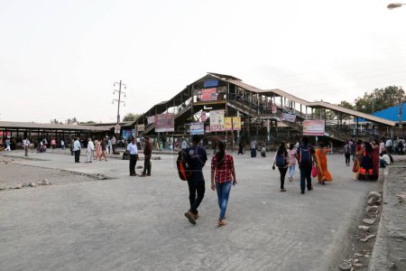 Téléchargez les photos : Gare de Nalasopara, Mumbai, Maharashtra, Inde, Asie - en image libre de droit