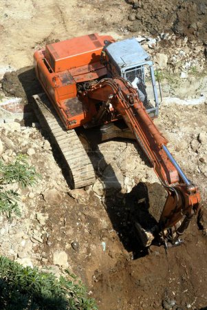 Aerial view of TATA HITACHI EX200LC Excavator and Digger at work Excavation for underground drainage line by Municipal Corporation, Borivali, Mumbai Bombay, Maharashtra, India 