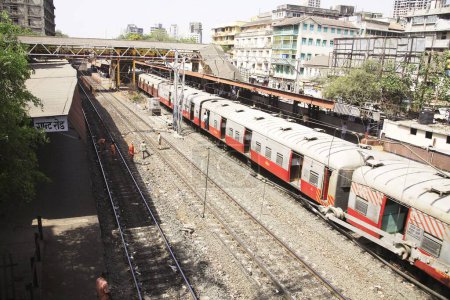 Foto de Suburban western railway local train station ; Grant road ; Bombay now Mumbai ; Maharashtra ; India - Imagen libre de derechos