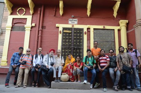 Téléchargez les photos : Photographe assis devant godavari vallabha vinas, jodhpur, rajasthan, Inde, Asie - en image libre de droit