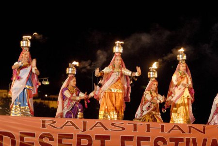 Foto de Fire dance in desert festival, Jaisalmer, Rajasthan, India 2009 - Imagen libre de derechos
