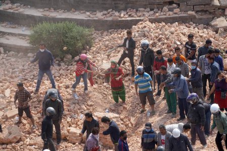 Téléchargez les photos : Tour du Dharahara après tremblement de terre, kathmandu, nepal, asie - en image libre de droit